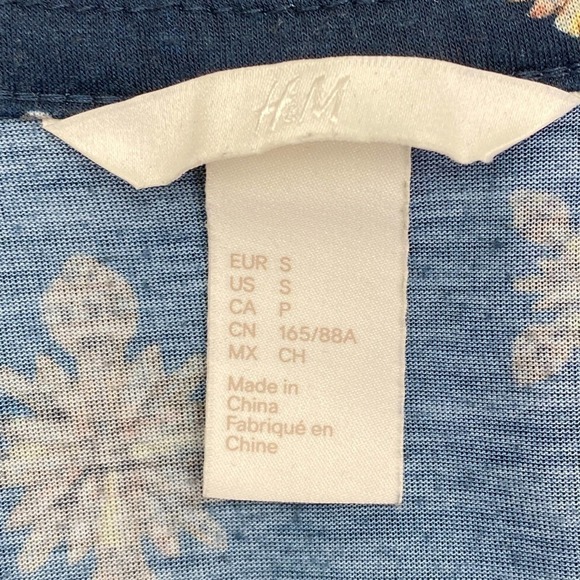 H&m High Low Quarter Button Printed Blouse Small - Picture 10 of 11